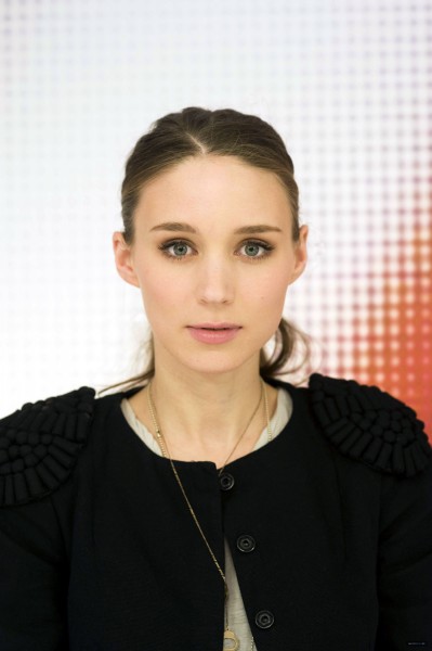   (Rooney Mara)