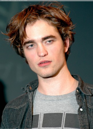   (Robert Pattinson)