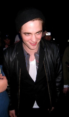   (Robert Pattinson)