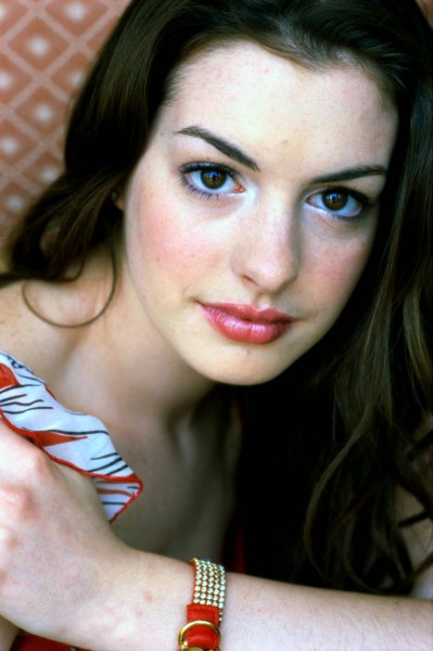   (Anne Hathaway)