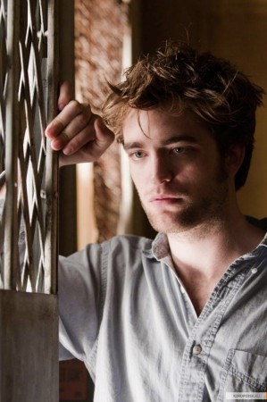   (Robert Pattinson)