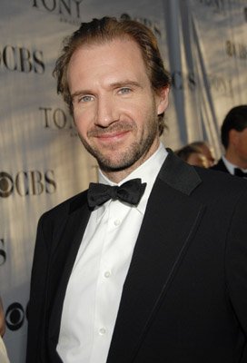    (Ralph Fiennes)