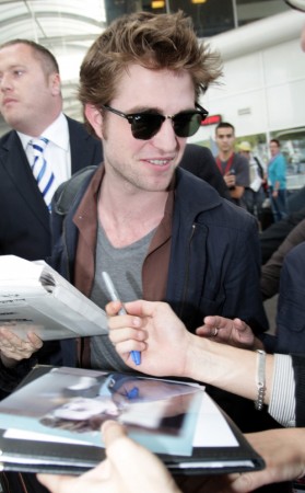   (Robert Pattinson)