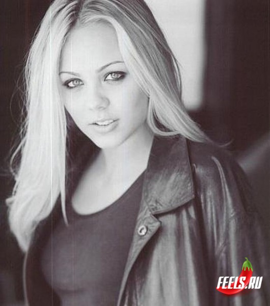   / Laura Vandervoort _aka_      / V