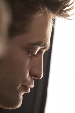   (Robert Pattinson)