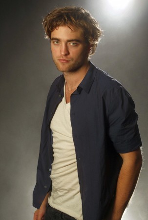   (Robert Pattinson)