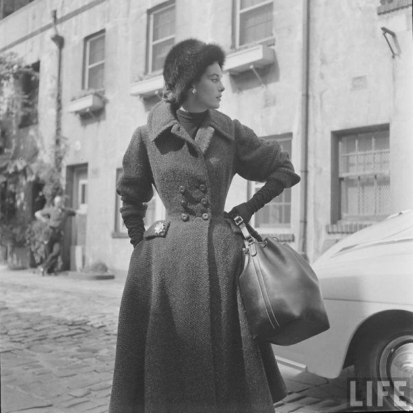  :  Nina Leen ( )