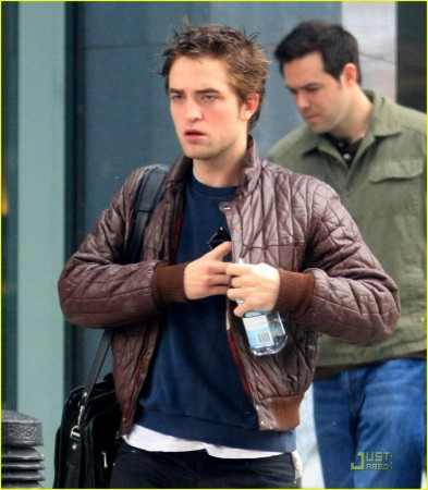   (Robert Pattinson)