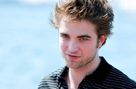   (Robert Pattinson)