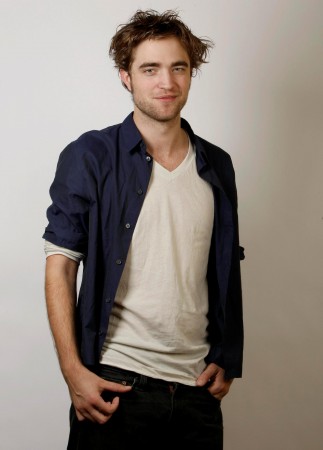   (Robert Pattinson)