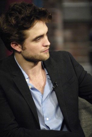   (Robert Pattinson)