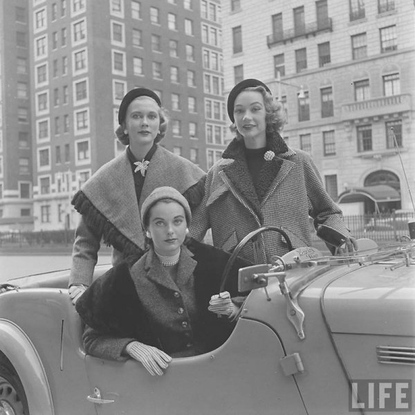  :  Nina Leen ( )