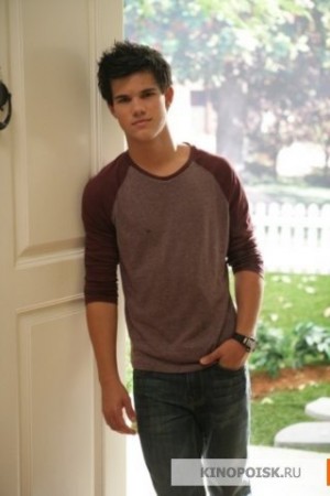 Taylor Lautner /  