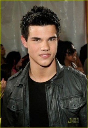 Taylor Lautner /  