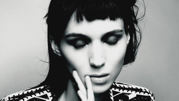   (Rooney Mara)