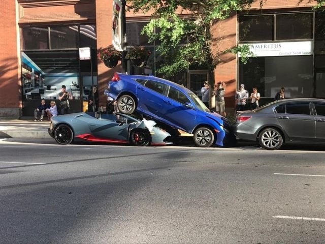  Lamborghini Huracan    