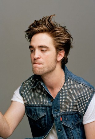   (Robert Pattinson)