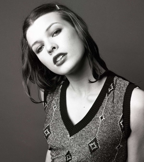   (Milla Jovovich)