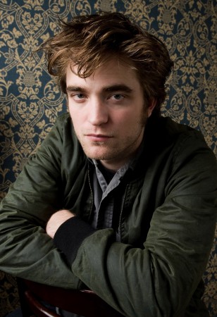   (Robert Pattinson)