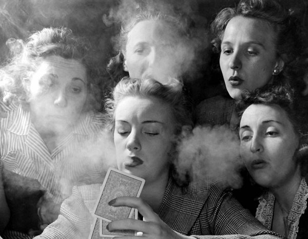  :  Nina Leen ( )