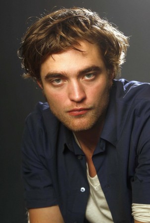   (Robert Pattinson)