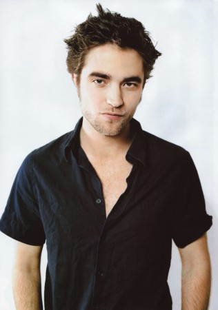   (Robert Pattinson)