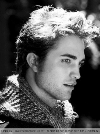   (Robert Pattinson)