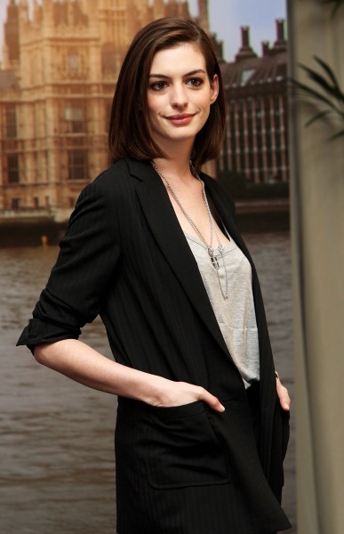   (Anne Hathaway)