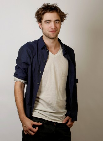   (Robert Pattinson)