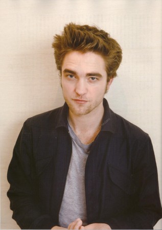   (Robert Pattinson)