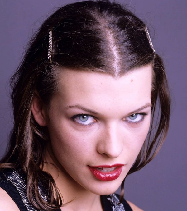   (Milla Jovovich)