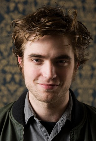   (Robert Pattinson)