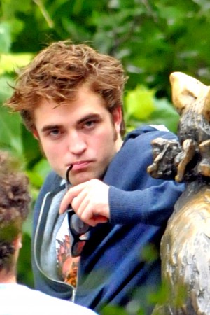   (Robert Pattinson)