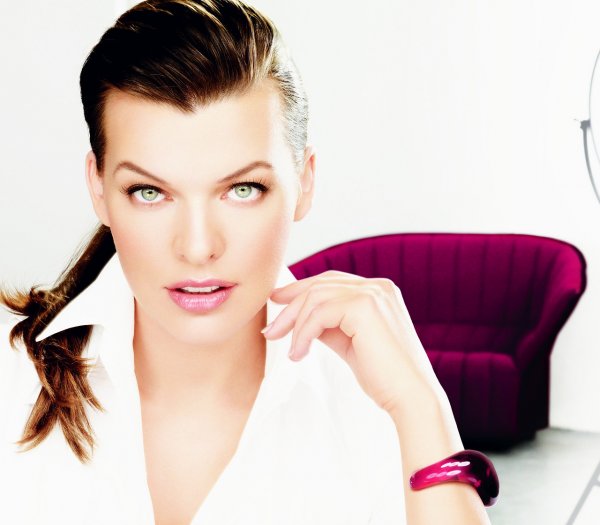   (Milla Jovovich)