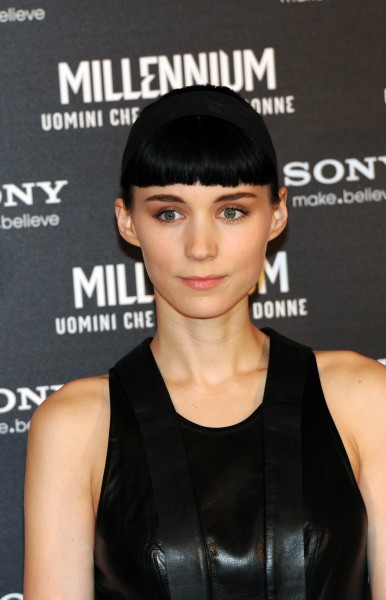   (Rooney Mara)