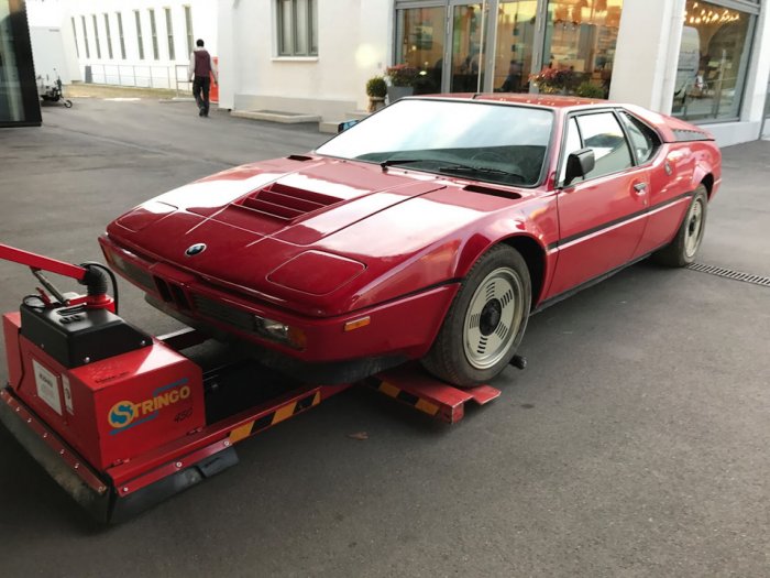  : BMW M1 1981      7329 .