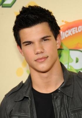 Taylor Lautner /  