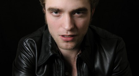   (Robert Pattinson)