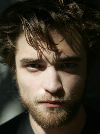   (Robert Pattinson)