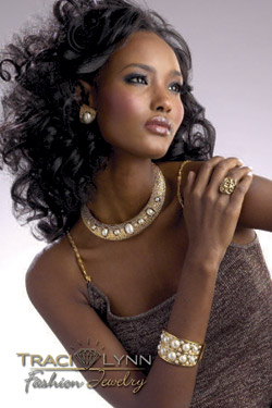 Fatima Siad   "- -"  Tyra Banks.