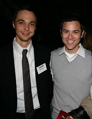   (Jim Parsons)