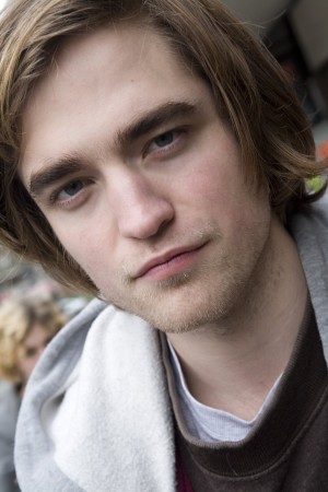   (Robert Pattinson)