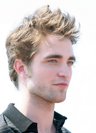   (Robert Pattinson)