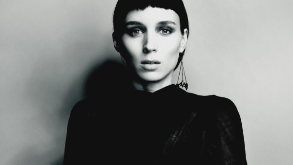   (Rooney Mara)